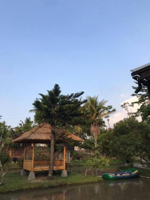 Villa As-Salam, Kadungora, Garut Exterior photo